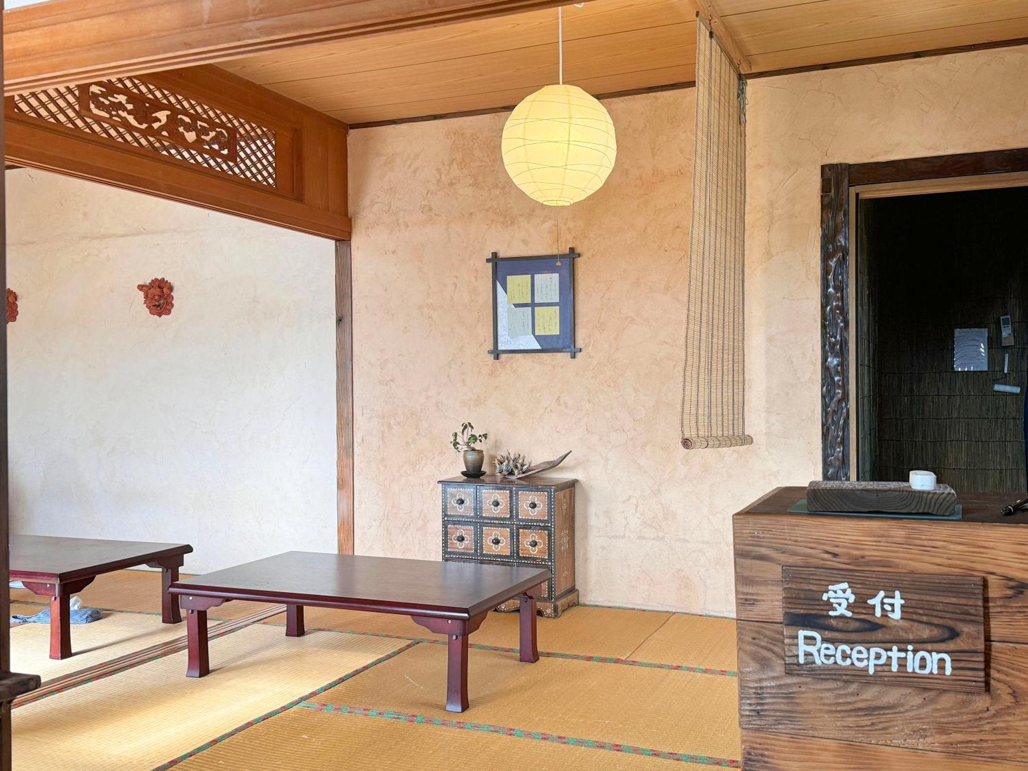 Guesthouse Asibina Ishigaki  Exteriör bild